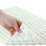 SlipX Solutions El tapete de baño de seguridad con parte superior de almohada color crema proporciona lo mejor en comodidad acolchada y resistencia al deslizamiento (más de 700 bolsillos llenos de aire, 200 ventosas, goma natural)