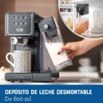 Cafetera Oster® PrimaLatte™ Touch BVSTEM6801M